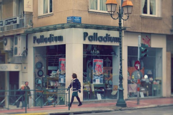 Palladium. Όμορφο Σπίτι. Σαλόνι, Τραπεζαρία, Κουζίνα, Κρεβατοκάμαρα, Μπάνιο, Κήπος, Έπιπλα, Αντικείμενα, Διακοσμητικά.